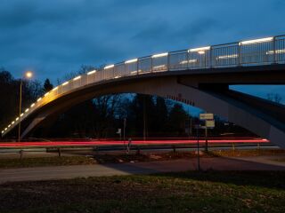 Wenn Licht Sicherheit formt: Das innovative Licht-im-Handlauf-System