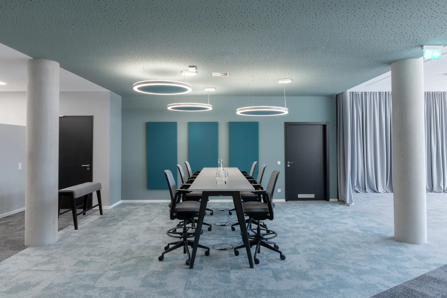 Individuelle Design-Schallabsorber zur Verbesserung der Raumakustik Individuelle Design-Schallabsorber zur Verbesserung der Raumakustik