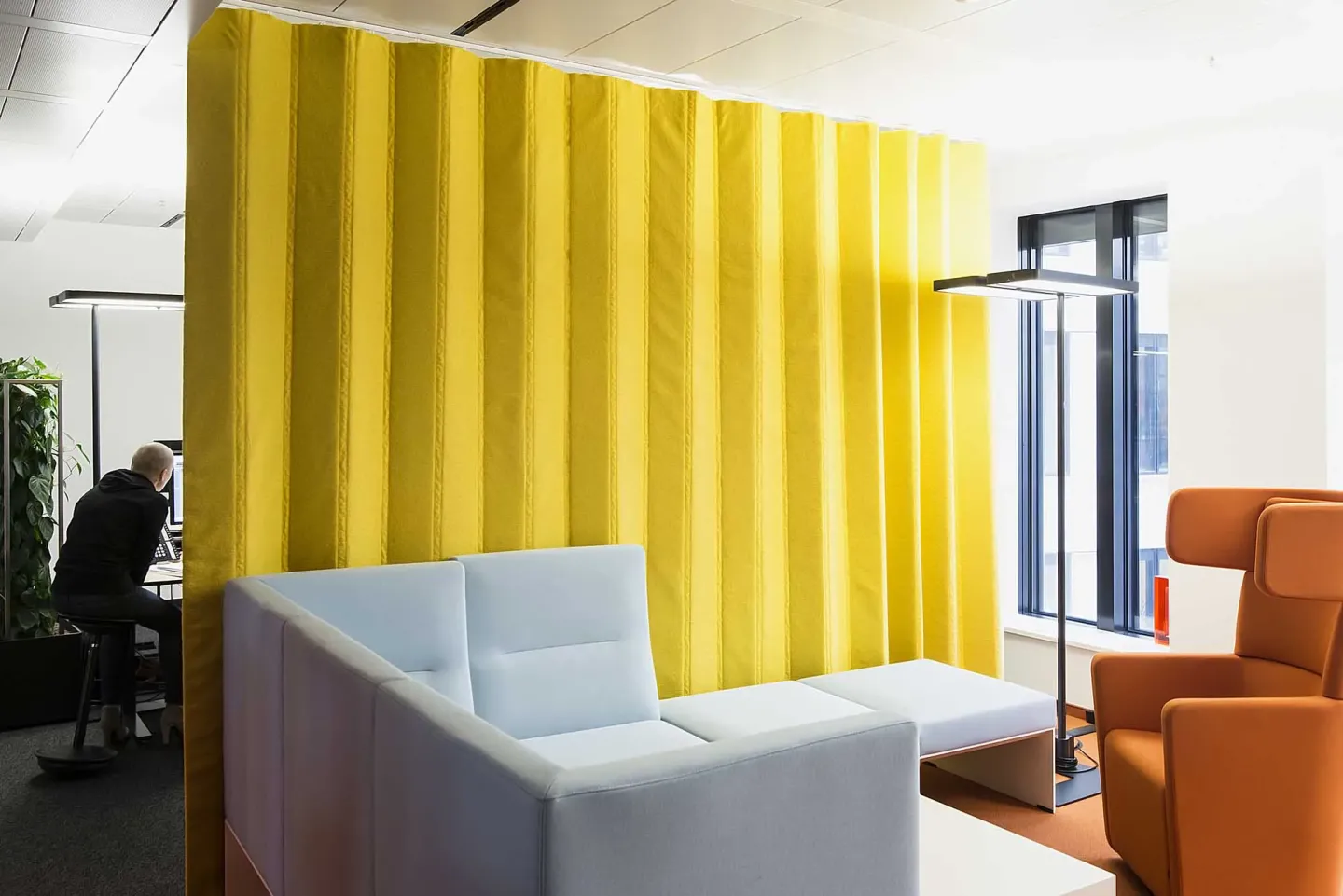 Individuelle Design-Schallabsorber zur Verbesserung der Raumakustik Individuelle Design-Schallabsorber zur Verbesserung der Raumakustik