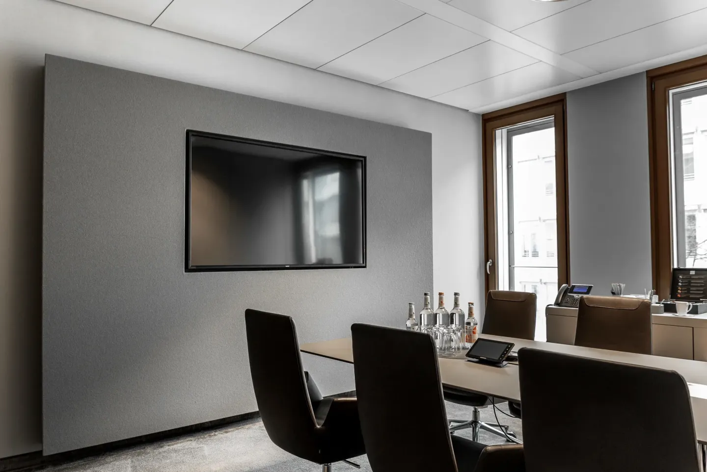 Individuelle Design-Schallabsorber zur Verbesserung der Raumakustik Individuelle Design-Schallabsorber zur Verbesserung der Raumakustik