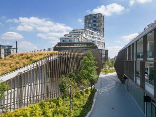 Urbane Architektur trifft auf grüne Infrastruktur.