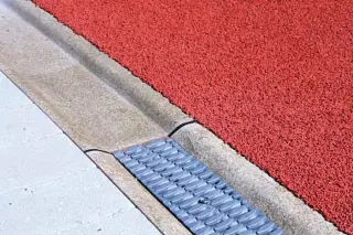 ANRIN SPORT - Entwässerungssysteme und Randeinfassungen  für Sportanlagen ANRIN SPORT - Entwässerungssysteme und Randeinfassungen  für Sportanlagen