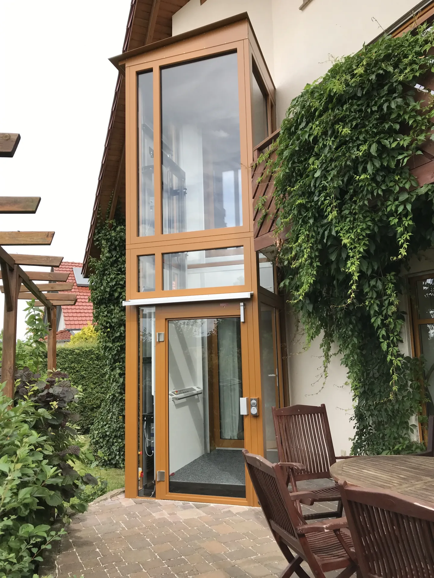 Homelift | Plattformsenkrechtlift für Außen Homelift | Plattformsenkrechtlift für Außen