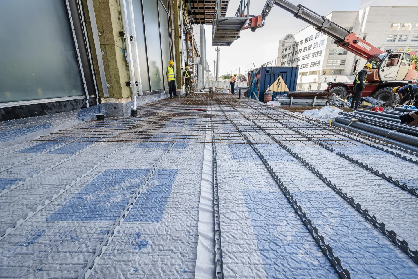 DELTA®-Schutz- und Dränagebahn für genutzte Flachdächer DELTA®-Schutz- und Dränagebahn für genutzte Flachdächer