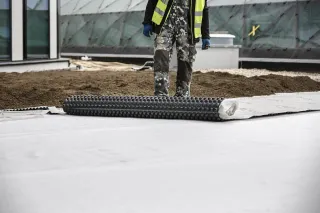 DELTA®-Schutz- und Dränagebahn für genutzte Flachdächer DELTA®-Schutz- und Dränagebahn für genutzte Flachdächer