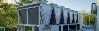 Luft+Wassergekühlte Kaltwassersätze für Kühlanlagen und Prozesskälte CLIMAVENETA Luft+Wassergekühlte Kaltwassersätze für Kühlanlagen und Prozesskälte CLIMAVENETA