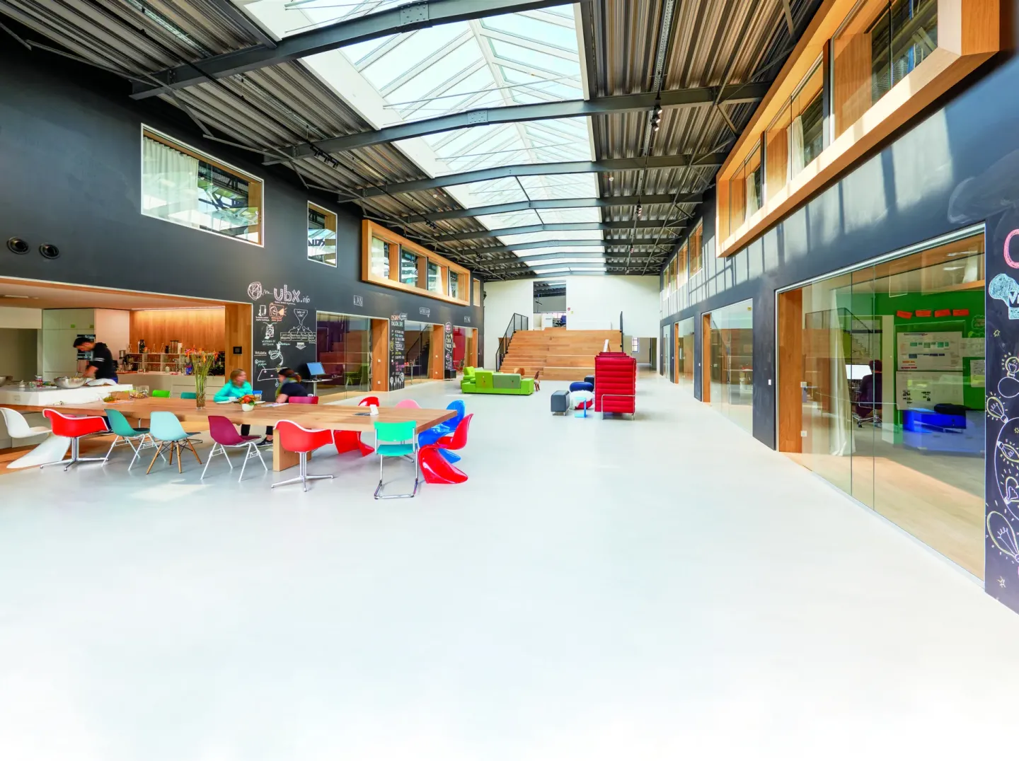 VELUX Modular Skylights für gewerbliche und öffentliche Gebäude VELUX Modular Skylights für gewerbliche und öffentliche Gebäude