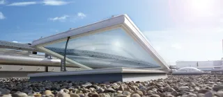 Lichtkuppeln aus Kunststoff/Glas mit Hitze-, Schlag-, Hagel- und Schallschutz Lichtkuppeln aus Kunststoff/Glas mit Hitze-, Schlag-, Hagel- und Schallschutz
