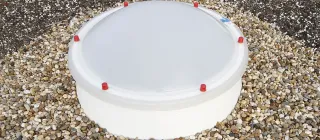 Lichtkuppeln aus Kunststoff/Glas mit Hitze-, Schlag-, Hagel- und Schallschutz Lichtkuppeln aus Kunststoff/Glas mit Hitze-, Schlag-, Hagel- und Schallschutz