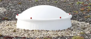 Lichtkuppeln aus Kunststoff/Glas mit Hitze-, Schlag-, Hagel- und Schallschutz Lichtkuppeln aus Kunststoff/Glas mit Hitze-, Schlag-, Hagel- und Schallschutz