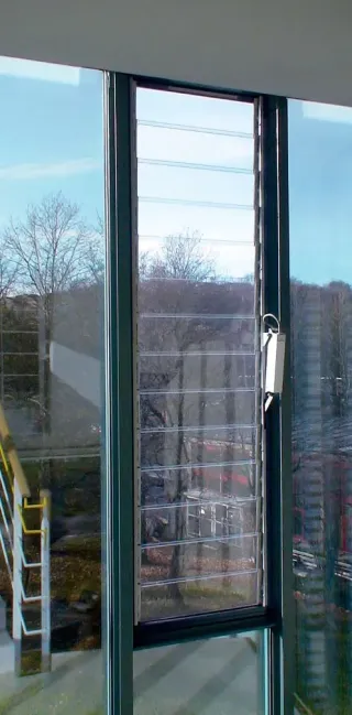 Lamellenfenster mit Isolier- und Einfachverglasung, NRWG zertifiziert Lamellenfenster mit Isolier- und Einfachverglasung, NRWG zertifiziert