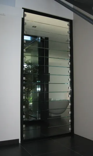 Lamellenfenster mit Isolier- und Einfachverglasung, NRWG zertifiziert Lamellenfenster mit Isolier- und Einfachverglasung, NRWG zertifiziert