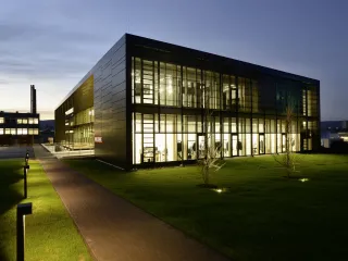 Lamellenfenster mit Isolier- und Einfachverglasung, NRWG zertifiziert Lamellenfenster mit Isolier- und Einfachverglasung, NRWG zertifiziert