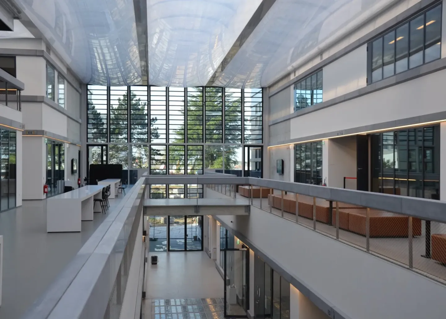 Lamellenfenster mit Isolier- und Einfachverglasung, NRWG zertifiziert Lamellenfenster mit Isolier- und Einfachverglasung, NRWG zertifiziert