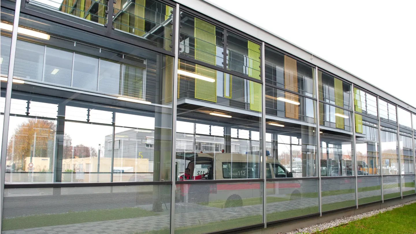Lamellenfenster mit Isolier- und Einfachverglasung, NRWG zertifiziert Lamellenfenster mit Isolier- und Einfachverglasung, NRWG zertifiziert