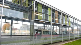 Lamellenfenster mit Isolier- und Einfachverglasung, NRWG zertifiziert Lamellenfenster mit Isolier- und Einfachverglasung, NRWG zertifiziert