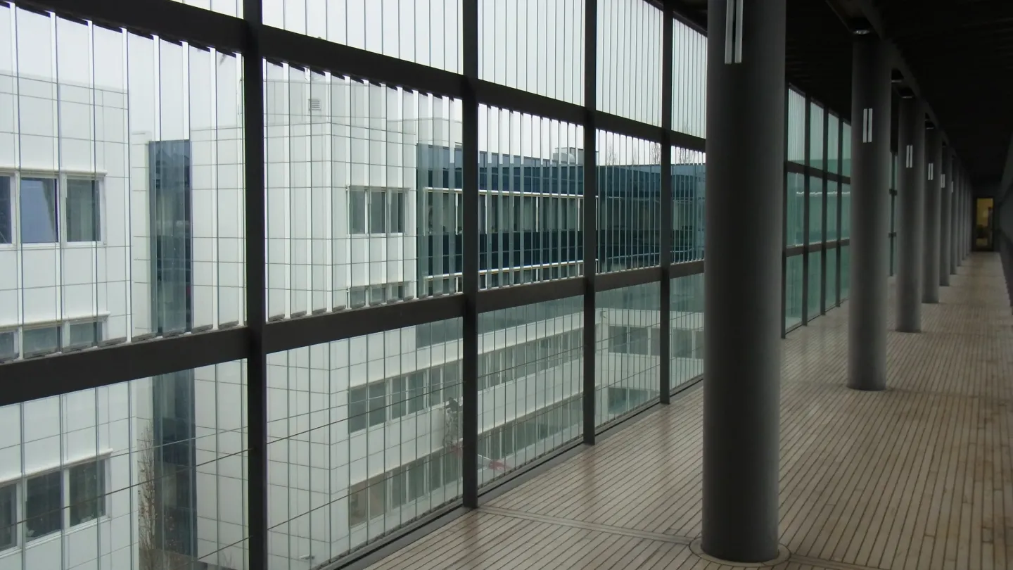 Lamellenfenster mit Isolier- und Einfachverglasung, NRWG zertifiziert Lamellenfenster mit Isolier- und Einfachverglasung, NRWG zertifiziert