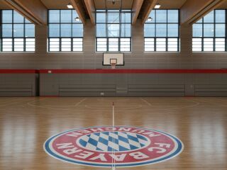 Belüftung in Sporthallen mit Lamellenfenstern