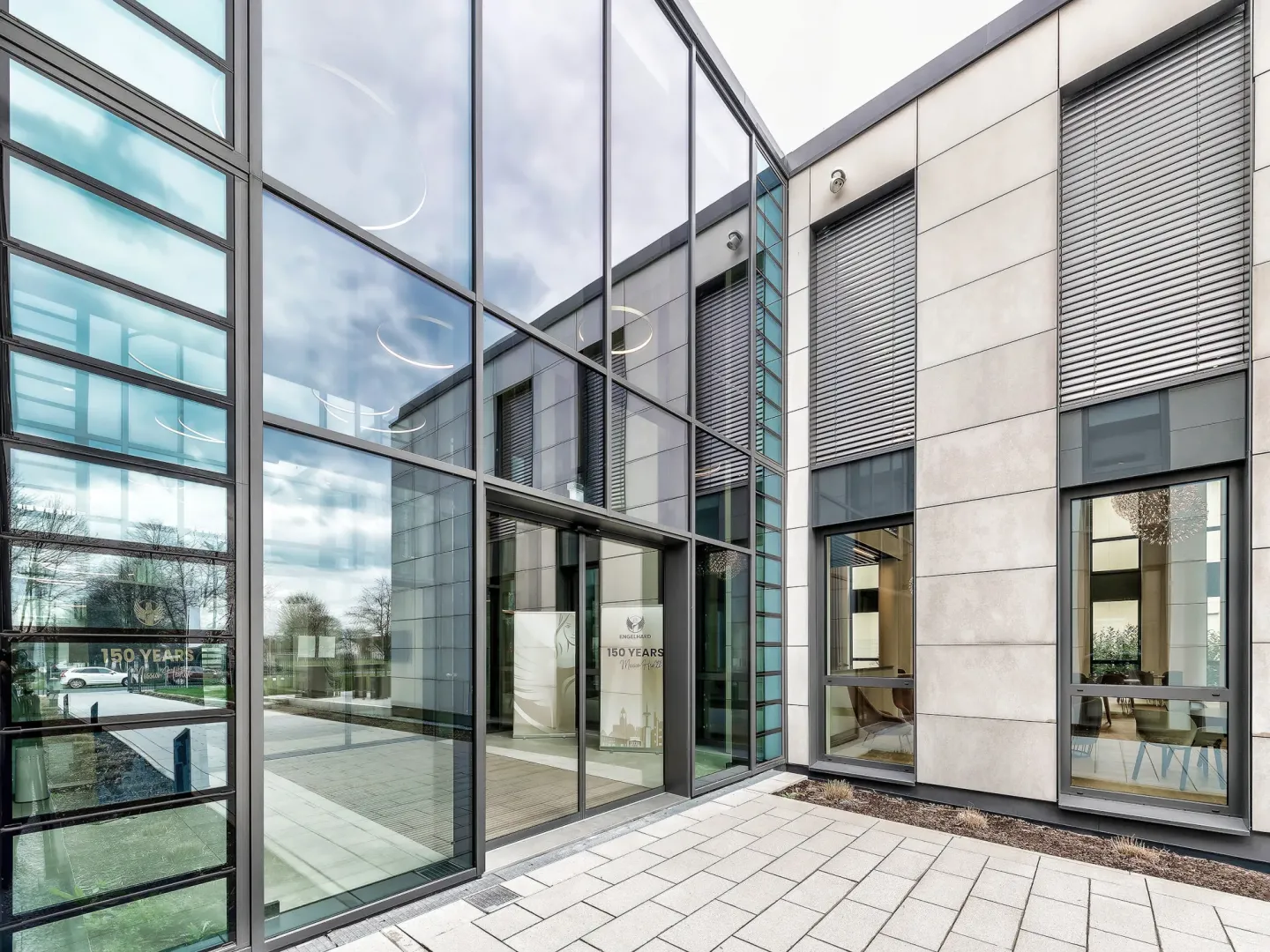 Lamellenfenster mit Isolier- und Einfachverglasung, NRWG zertifiziert Lamellenfenster mit Isolier- und Einfachverglasung, NRWG zertifiziert