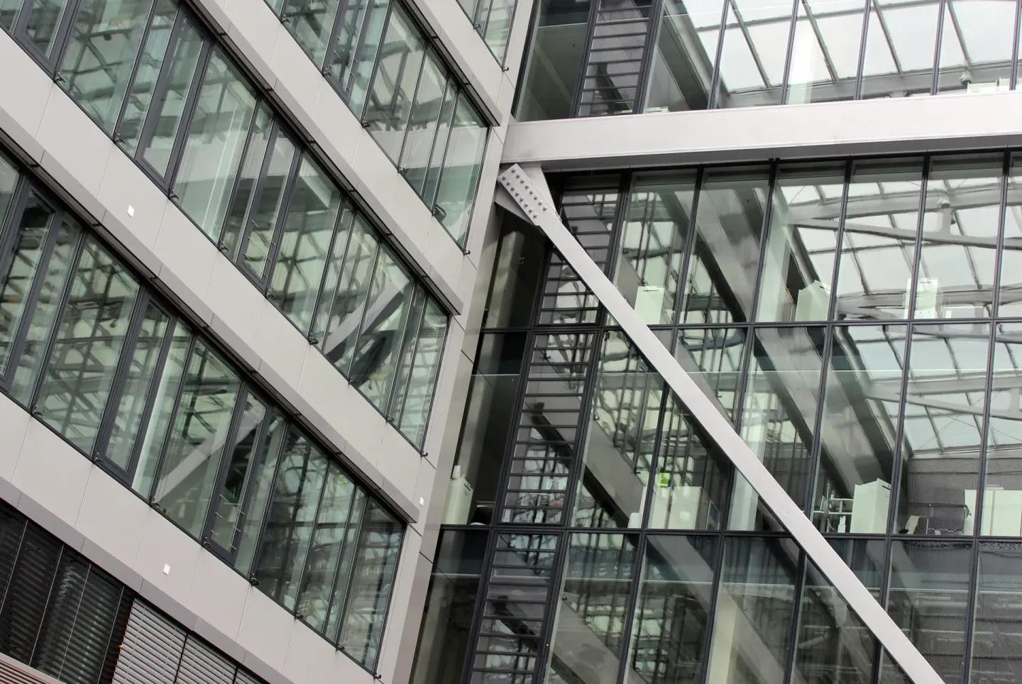 Lamellenfenster mit Isolier- und Einfachverglasung, NRWG zertifiziert Lamellenfenster mit Isolier- und Einfachverglasung, NRWG zertifiziert
