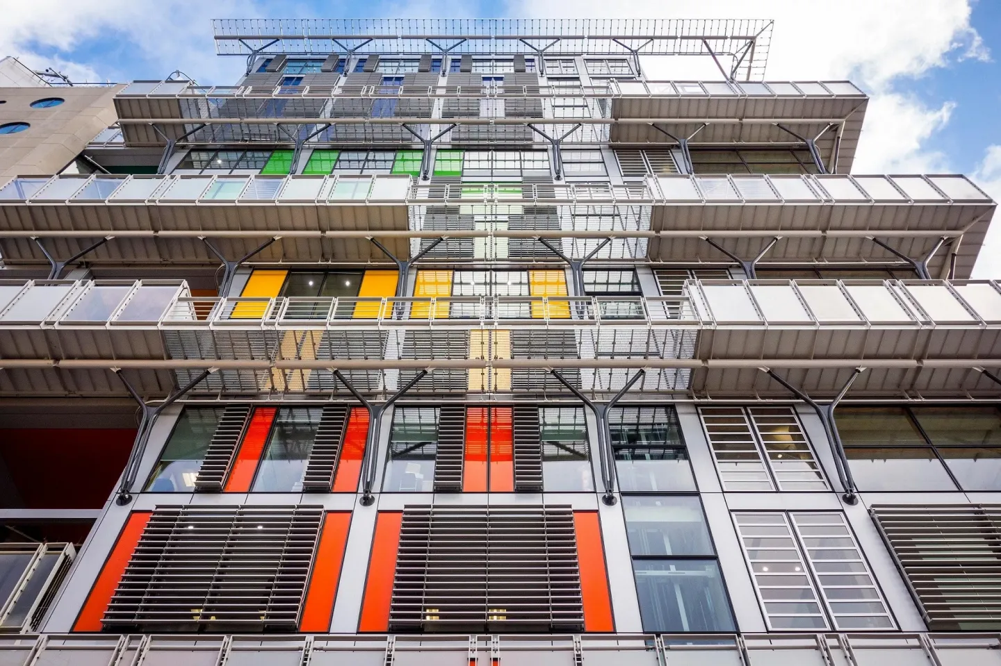 Lamellenfenster mit Isolier- und Einfachverglasung, NRWG zertifiziert Lamellenfenster mit Isolier- und Einfachverglasung, NRWG zertifiziert