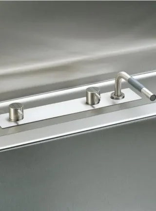 Wannenarmaturen von VOLA Wannenarmaturen von VOLA