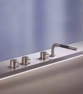 Wannenarmaturen von VOLA Wannenarmaturen von VOLA