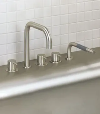 Wannenarmaturen von VOLA Wannenarmaturen von VOLA