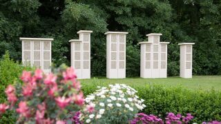 Kolumbarien: Urnenwände, Urnenkammern und Urnenstelen Kolumbarien: Urnenwände, Urnenkammern und Urnenstelen