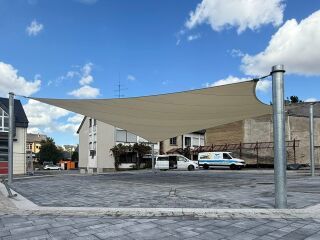 Zuverlässiger Schutz bei Sonne, Regen und Wind – das ganzjährige Sonnensegel