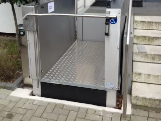 Hublifte und Hebebühnen für den barrierefreien Zugang Hublifte und Hebebühnen für den barrierefreien Zugang