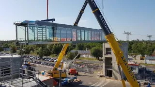 Lamparter Verbindungsbrücken aus Stahl und Glas Lamparter Verbindungsbrücken aus Stahl und Glas