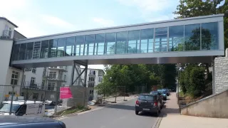 Lamparter Verbindungsbrücken aus Stahl und Glas Lamparter Verbindungsbrücken aus Stahl und Glas