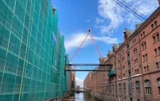 Lamparter Verbindungsbrücken aus Stahl und Glas Lamparter Verbindungsbrücken aus Stahl und Glas