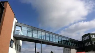 Lamparter Verbindungsbrücken aus Stahl und Glas Lamparter Verbindungsbrücken aus Stahl und Glas