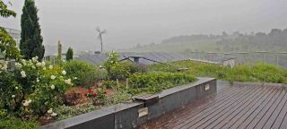 ZinCo Systemaufbau „Retentions-Gründach” mit Intensivbegrünung „Dachgarten”