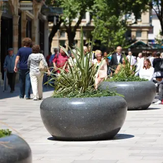 BELLITALIA® - Pflanzbehälter und Poller aus Beton bzw. Marmor BELLITALIA® - Pflanzbehälter und Poller aus Beton bzw. Marmor