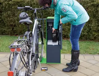 Fahrradparksysteme - Anlehnbügel und Fahrradständer Fahrradparksysteme - Anlehnbügel und Fahrradständer