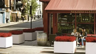 BELLITALIA® - Pflanzbehälter und Poller aus Beton bzw. Marmor BELLITALIA® - Pflanzbehälter und Poller aus Beton bzw. Marmor