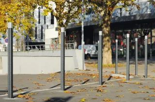 Absperrungen, Barrieren und Poller - Sicherheit im öffentlichen Raum Absperrungen, Barrieren und Poller - Sicherheit im öffentlichen Raum