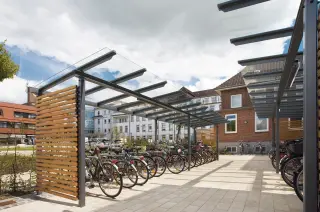 Überdachungssysteme bieten Schutz vor Wind und Wetter Überdachungssysteme bieten Schutz vor Wind und Wetter
