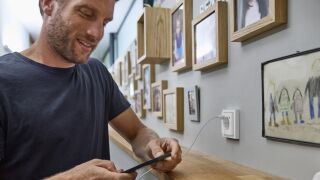 Multimedialösungen - Unterputzradios und USB-Steckdosen von Busch-Jaeger