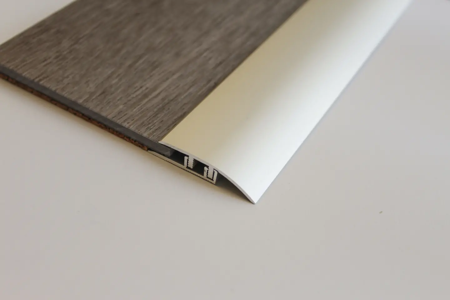 Fußbodenprofilsysteme für Parkett, Laminat, LVT-Designbeläge und Teppich Fußbodenprofilsysteme für Parkett, Laminat, LVT-Designbeläge und Teppich