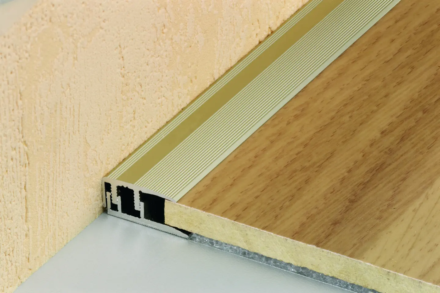 Fußbodenprofilsysteme für Parkett, Laminat, LVT-Designbeläge und Teppich Fußbodenprofilsysteme für Parkett, Laminat, LVT-Designbeläge und Teppich
