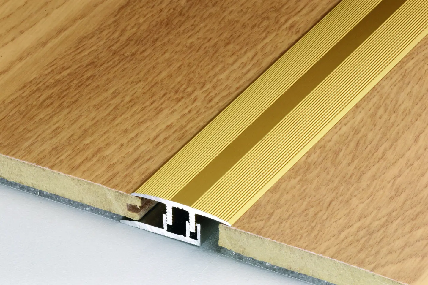 Fußbodenprofilsysteme für Parkett, Laminat, LVT-Designbeläge und Teppich Fußbodenprofilsysteme für Parkett, Laminat, LVT-Designbeläge und Teppich