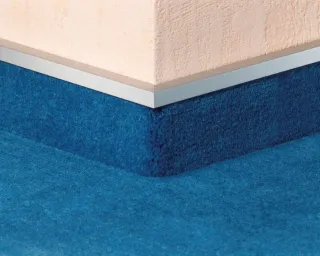 Sockelleisten aus Aluminium und Edelstahl mit und ohne Beleuchtung Sockelleisten aus Aluminium und Edelstahl mit und ohne Beleuchtung