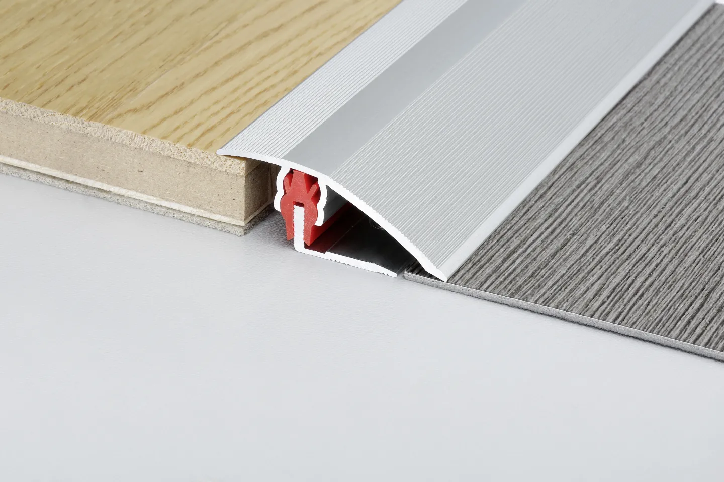 Fußbodenprofilsysteme für Parkett, Laminat, LVT-Designbeläge und Teppich Fußbodenprofilsysteme für Parkett, Laminat, LVT-Designbeläge und Teppich