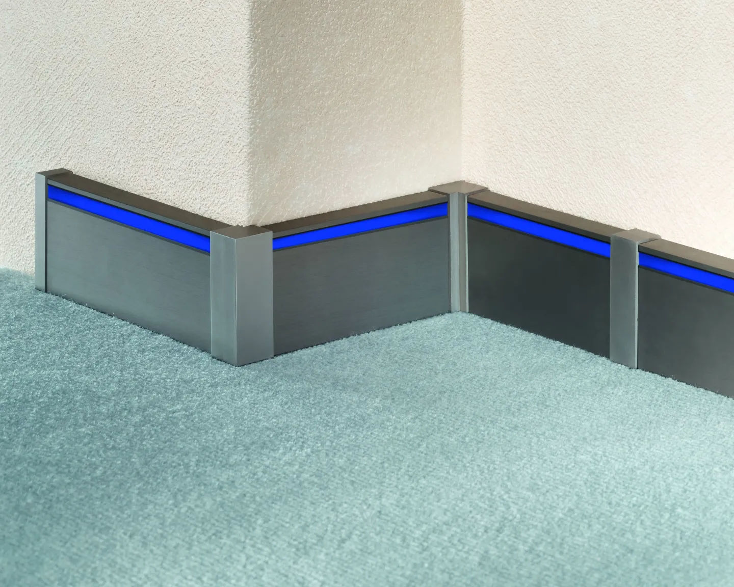 Sockelleisten aus Aluminium und Edelstahl mit und ohne Beleuchtung Sockelleisten aus Aluminium und Edelstahl mit und ohne Beleuchtung