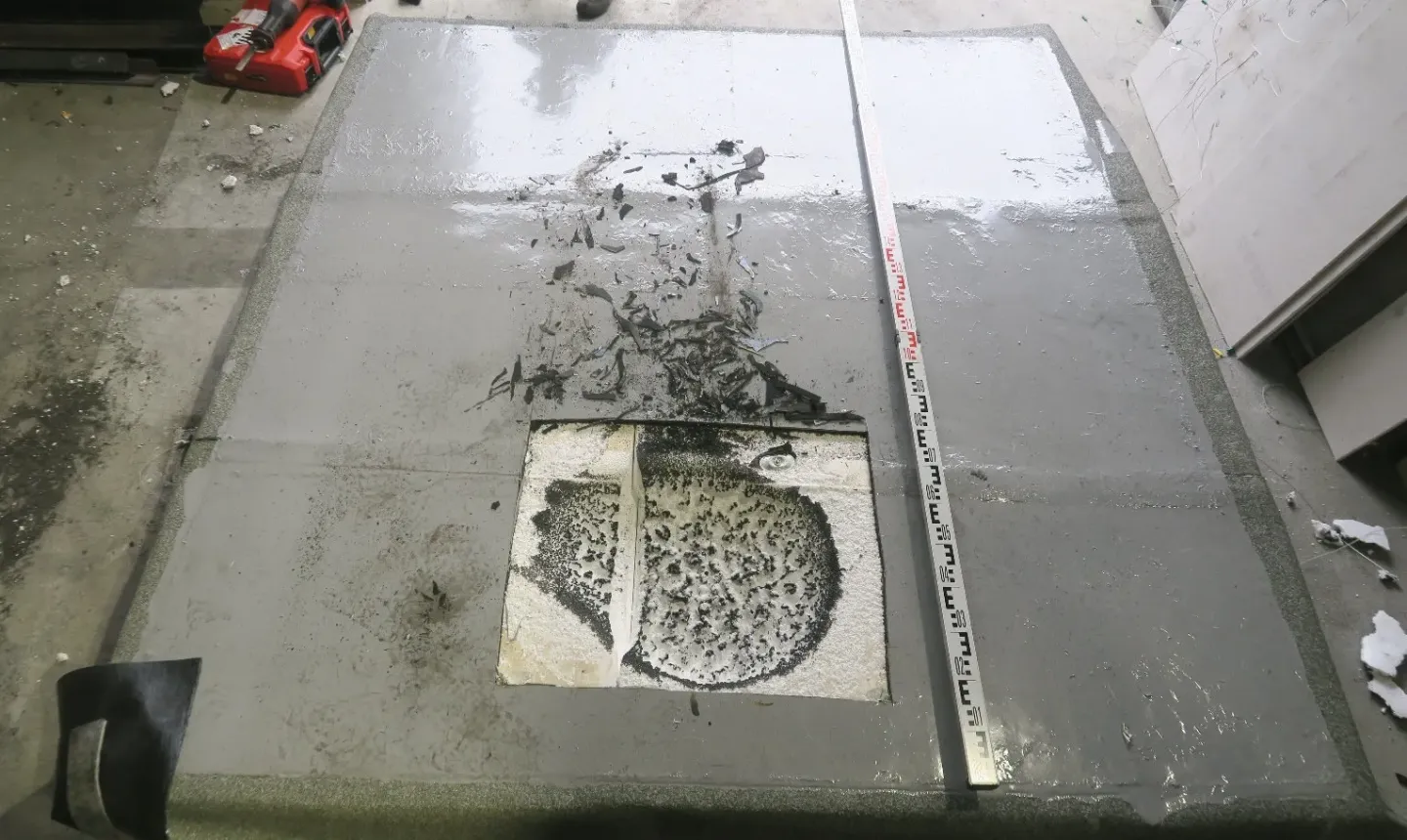 Beschichtungssystem als Brandschutzbarriere zwischen Flachdach und PV-Anlagen Beschichtungssystem als Brandschutzbarriere zwischen Flachdach und PV-Anlagen