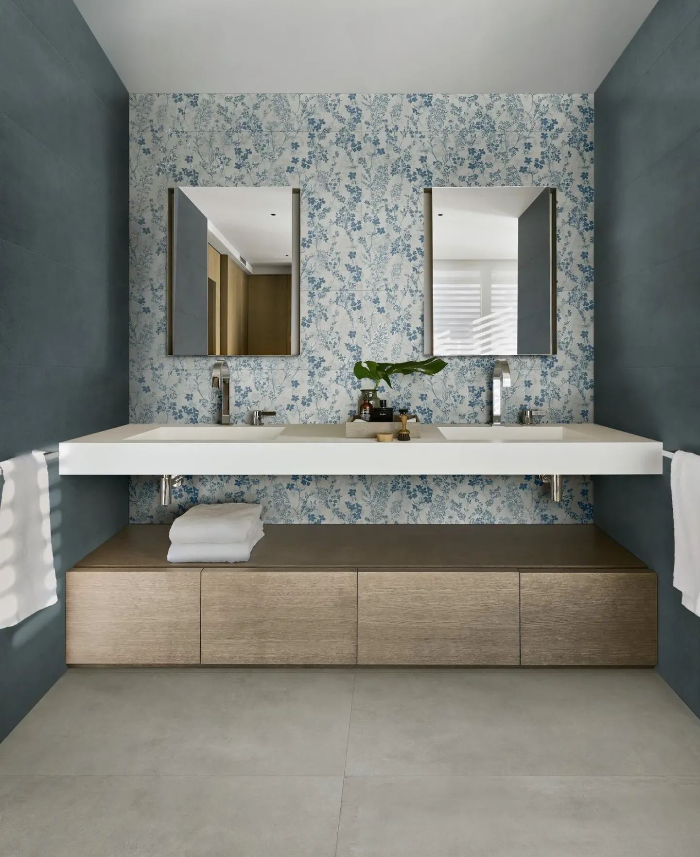 Cementum - Feinsteinzeugfliesen für Wand und Boden in Betonoptik Cementum - Feinsteinzeugfliesen für Wand und Boden in Betonoptik